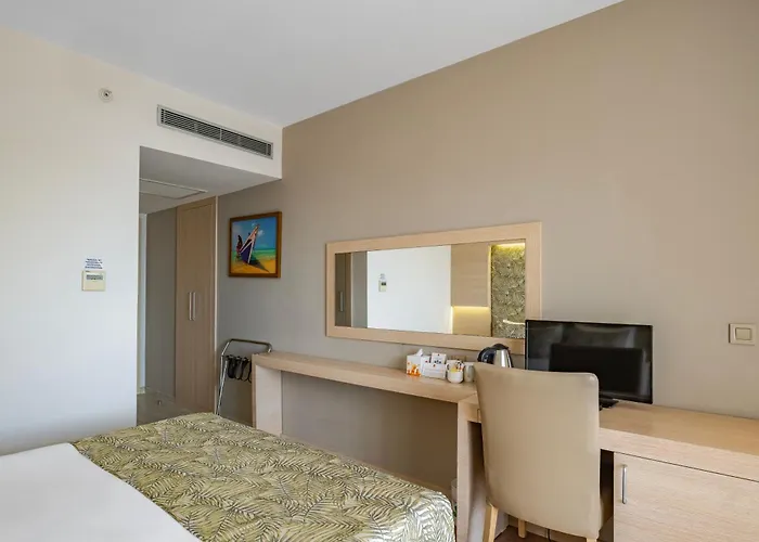 Standard Queen Room